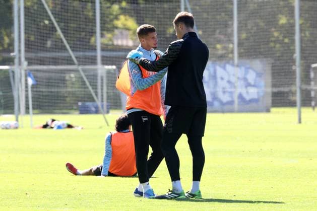 DEU, DFL, 2 FBL Hertha BSC, Training, 24 09 2025, Sportforum, Berlin, DEU, DFL, 2 FBL Hertha BSC, Training, im Bild Tjark Ernst Hertha BSC Berlin 1 , Michael Cuisance Hertha BSC Berlin 10 DFL regulations prohibit any use of Photographs as image sequences and or quasi video nordphotoxGmbHx xEngler nph00076