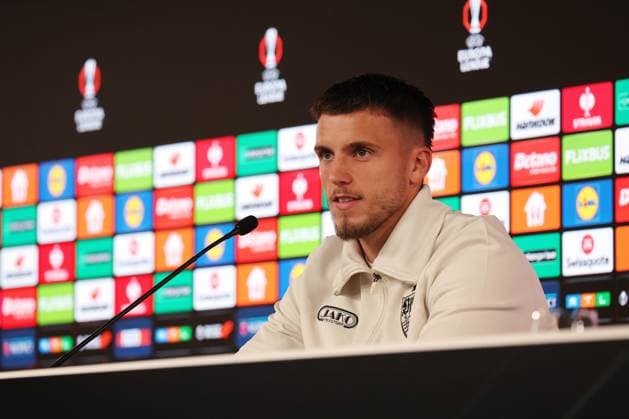 24 09 2025, Germany, Stuttgart, Football UEFA Europa League, VfB Stuttgart press conference, Ermedin Demirovic VfB