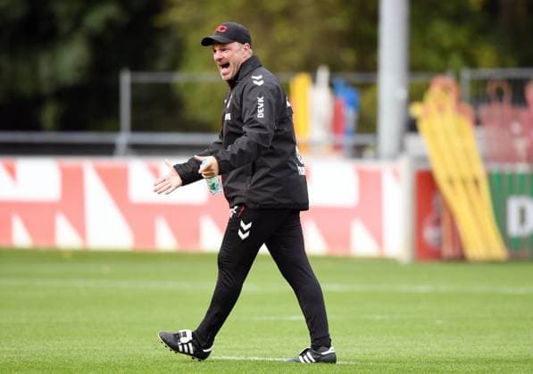 24 09 2025, xophax, Fußball , 1 FC Köln 1 FC Köln, Fußball Bundesliga Saison 2025 2026 , Training Trainer Lukas Kwasniok DFL DFB REGULATIONS PROHIBIT ANY USE OF PHOTOGRAPHS as IMAGE SEQUENCES and or QUASI VIDEO Köln