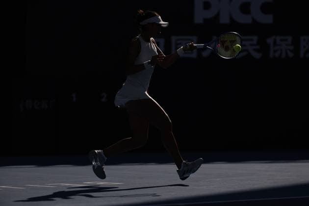 (250924) -- BEIJING, Sept. 24, 2025 -- Zhang Ruien hits a return during the women s singles first round match between Zhang Ruien of China and Eva Lys of Germany at 2025 China Open tennis tournament in Beijing, China, Sept. 24, 2025. ) (SP)CHINA-BEIJING-TENNIS-CHINA OPEN-WOMEN S SINGLES-FIRST ROUND (CN) BaixXuefei 