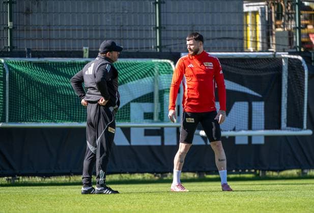 Soccer, Men, Season 2025 2026, 1 Bundesliga, 1 FC Union Berlin, Training, f l Coach Steffen Baumgart 1 FC Union Berlin , Oliver Burke 1 FC Union Berlin , 24 09 2025, Copyright: xMatthiasxKochx