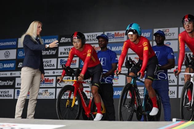 2025 UCI Road World Championships Picture by Alex Whitehead SWpix.com - 24 09 2025 - Cycling - 2025 UCI Road World Championships - Kigali Convention Centre, Kigali, Rwanda - Team Time Trial Mixed Relay - You Li (China), Jiankun Liu (China), Haoyu Su (China) Copyright: x xSWpix.comx(t axPhotographyxHubxLtd)xAlexxWhitehead SWpix.comx SWP-3030-6341