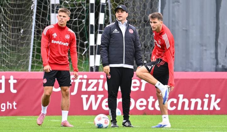 24 09 2025 Soccer 2 Soccer Bundesliga Season 2025 2026 1 FC Nürnberg Nuernberg FCN Club Training Sportfoto Zink xwoxzix Finn Ole Becker 25, 1 FC Nürnberg FCN Jens Bauer Co Coach 1 FC Nürnberg FCN Adam Markhiev 6, 1 FC Nürnberg FCN