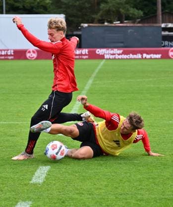 24 09 2025 Soccer 2 Soccer Bundesliga Season 2025 2026 1 FC Nürnberg Nuernberg FCN Club Training Sportfoto Zink xwoxzix Tim Janisch 32, 1 FC Nürnberg FCN Moritz Wiezorrek 17, 1 FC Nürnberg FCN II