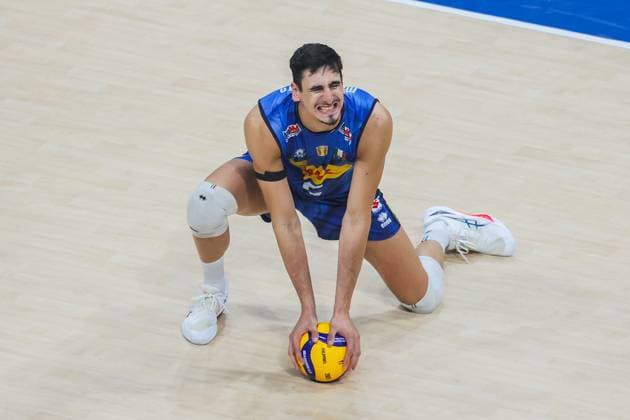(250924) -- PASAY CITY, Sept. 24, 2025 -- Alessandro Michieletto of Italy reacts during the quarterfinal match between Italy and Belgium at the FIVB Men s World Championship, WM, Weltmeisterschaft 2025 in Pasay City, the Philippines, Sept. 24, 2025. ) (SP)PHILIPPINES-PASAY CITY-VOLLEYBALL-FIVB MEN S WORLD CHAMPIONSHIP 2025-ITA VS BEL RouellexUmali 