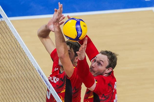 (250924) -- PASAY CITY, Sept. 24, 2025 -- Players of Belgium compete during the quarterfinal match between Italy and Belgium at the FIVB Men s World Championship, WM, Weltmeisterschaft 2025 in Pasay City, the Philippines, Sept. 24, 2025. ) (SP)PHILIPPINES-PASAY CITY-VOLLEYBALL-FIVB MEN S WORLD CHAMPIONSHIP 2025-ITA VS BEL RouellexUmali 