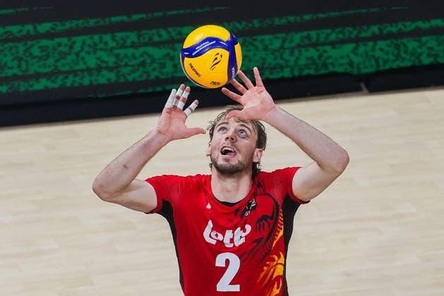(250924) -- PASAY CITY, Sept. 24, 2025 -- Ferre Reggers of Belgium competes during the quarterfinal match between Italy and Belgium at the FIVB Men s World Championship, WM, Weltmeisterschaft 2025 in Pasay City, the Philippines, Sept. 24, 2025. ) (SP)PHILIPPINES-PASAY CITY-VOLLEYBALL-FIVB MEN S WORLD CHAMPIONSHIP 2025-ITA VS BEL RouellexUmali 