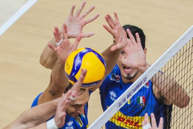 (250924) -- PASAY CITY, Sept. 24, 2025 -- Players of Italy compete during the quarterfinal match between Italy and Belgium at the FIVB Men s World Championship, WM, Weltmeisterschaft 2025 in Pasay City, the Philippines, Sept. 24, 2025. ) (SP)PHILIPPINES-PASAY CITY-VOLLEYBALL-FIVB MEN S WORLD CHAMPIONSHIP 2025-ITA VS BEL RouellexUmali 