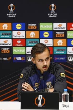 DEVENTER , 24-09-2025 , Stadium De Adelaarshorst , season 2025 2026 , UEFA Europa League League phase . press conference, PK, Pressekonferenz and training before the Europa League match between Go Ahead Eagles and FCSB, Picture shows GA Eagles player Mats Deijl Press conference and training before Go Ahead Eagles - FCSB  x31173198x Copyright: