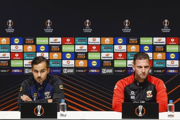 DEVENTER , 24-09-2025 , Stadium De Adelaarshorst , season 2025 2026 , UEFA Europa League League phase . press conference, PK, Pressekonferenz and training before the Europa League match between Go Ahead Eagles and FCSB, Picture shows GA Eagles player Mats Deijl GA Eagles trainer coach Melvin Boel Press conference and training before Go Ahead Eagles - FCSB  x31173199x Copyright: