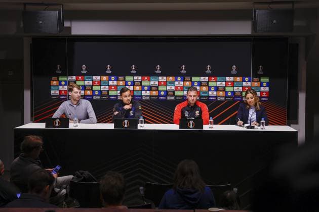 DEVENTER , 24-09-2025 , Stadium De Adelaarshorst , season 2025 2026 , UEFA Europa League League phase . press conference, PK, Pressekonferenz and training before the Europa League match between Go Ahead Eagles and FCSB, Picture shows press officer Wesley de Bree, GA Eagles player Mats Deijl GA Eagles trainer coach Melvin Boel Press conference and training before Go Ahead Eagles - FCSB  x31173205x Copyright: