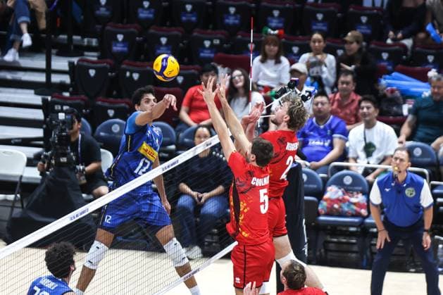 2025.09.24 Pasay City Manila siatkowka mezczyn Mistrzostwa Swiata FIVB 2025 Wlochy - Belgia N z Mattia Bottolo Pieter Coolman Ferre Reggers Foto Szymon Gorski PressFocus 2025.09.24 Pasay City Manila volleyball men FIVB Men s World Championship, WM, Weltmeisterschaft 2025 ITALY v BELGIUM FIVB Men s World Championship 2025 Italy - Belgium quarter finals Credit: Szymon Gorski PressFocus NEWSPIX.PL --- newspix.pl 