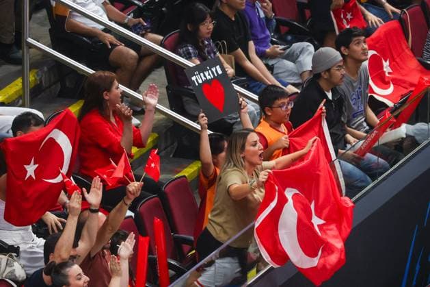 Turkiye v Poland - Men s Volleyball World Championship, WM, Weltmeisterschaft 2025 METRO MANILA, PHILIPPINES - SEPTEMBER 24: Supporters of players of Turkiye during the FIVB Volleyball Men s World Championship quarter finals between Turkiye and Poland at the Mall of Asia Arena, in Pasay City, Metro Manila, Philippines, on September 24, 2025. Daniel Ceng Anadolu Metro Manila Philippines. Editorial use only. Please get in touch for any other usage.  Copyright: x2025xAnadoluxDanielxCengx
