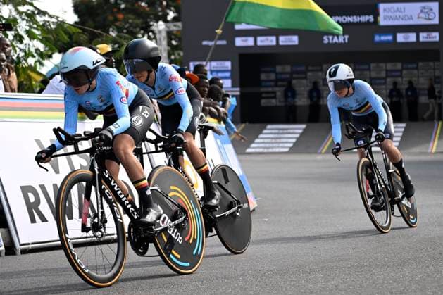 UCI 2025 Road World Championship, WM, Weltmeisterschaft Kigali 24 09 2025 KIGALI, RWANDA - SEPTEMBER 24 : Meert Marieke (BEL), Moerman Tess (BEL) and Van De Velde Julie (BEL) during the Mixed Elite Team Time Trial Mixed Relay of the UCI Road World Championships 2025 92nd edition an UCI World Championships cycling race of 42.4 km with start in Kigali and finish in Kigali on September 24, 2025 in Kigali, Rwanda, 24 09 2025 Kigali Rwanda  Copyright: xJanxDexMeuleneirx