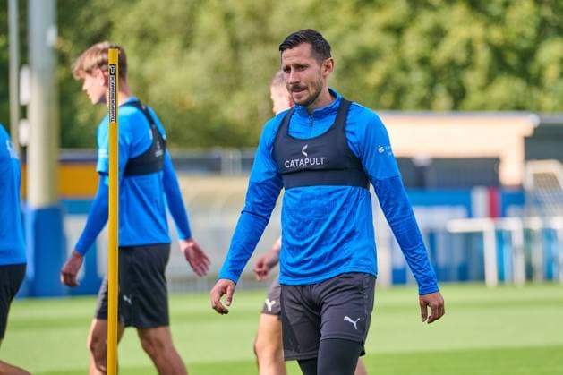 24 09 2025, Football, Men, 2 BL, Season 2025 2026, Training Holstein Kiel Captain Steven Skrzybski Kiel, Projensdorf Projensdorf, Training ground, Kuns Schleswig Holstein Germany