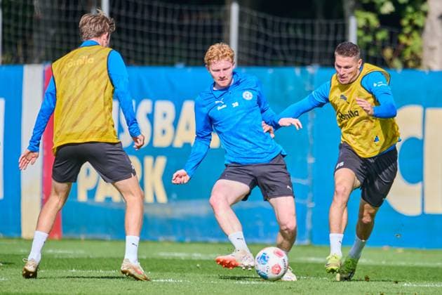 24 09 2025, Football, Men, 2 BL, Season 2025 2026, Training Holstein Kiel Robert Wagner against Magnus Knudsen li and Marcus Müller Kiel, Projensdorf Projensdorf, Training ground, Kuns Schleswig Holstein Germany