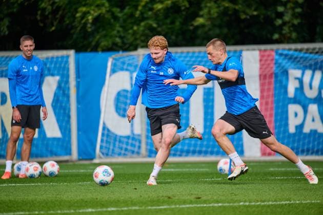24 09 2025, Football, Men, 2 BL, Season 2025 2026, Training Holstein Kiel Robert Wagner vs Ivan Nekic Kiel, Projensdorf Projensdorf, Training ground, Kuns Schleswig Holstein Germany