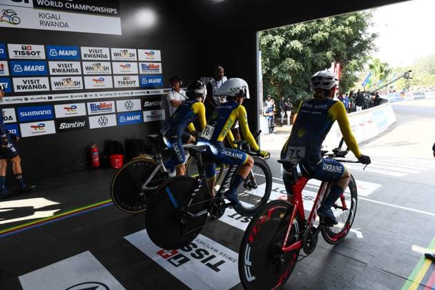 2025 UCI Road World Championships Picture by Simon Wilkinson SWpix.com - 24 09 2025 - Cycling - 2025 UCI Road World Championships - Kigali Convention Centre, Kigali, Rwanda - Team Time Trial Mixed Relay - Yuliia Biriukova (Ukraine), Yelyzaveta Holod (Ukraine), Olha Kulynych (Ukraine) Copyright: x xSWpix.comx(t axPhotographyxHubxLtd)xSimonxWilkinson SWpix.comx SWP-3030-6393