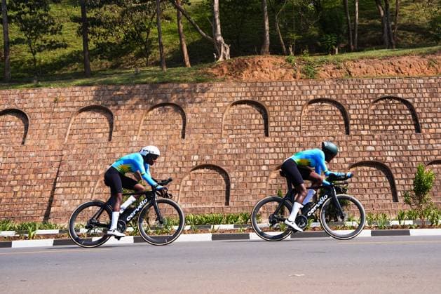 2025 UCI Road World Championships Picture by Zac Williams SWpix.com - 24 09 2025 - Cycling - 2025 UCI Road World Championships - Kigali Convention Centre, Kigali, Rwanda - Team Time Trial Mixed Relay - Xaveline Nirere (Rwanda), Claudette Nyirarukundo (Rwanda) Copyright: x xSWpix.comx(t axPhotographyxHubxLtd)xZacxWilliams SWpix.comx SWP-3030-6395