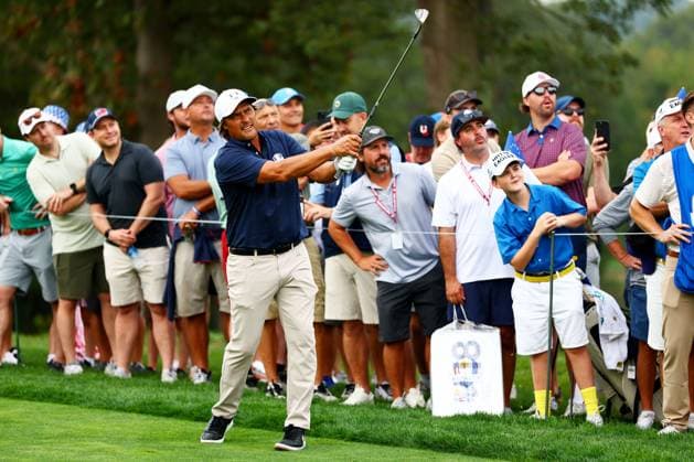 Teemu Selanne of Team Europe during the Celebrity All-Star match. 2025 Ryder Cup, Celebrity Match, Golf, Bethpage Black Golf Course, New York, USA - 24 Sep 2025New York Bethpage Black Golf Course New York (NY) United States of America EDITORIAL USE ONLY No use with unauthorised audio, video, data, fixture lists, club league logos or live services. Online in-match use limited to 120 images, no video emulation. No use in betting, games or single club league player publications.  Copyright: xJamesxMarsh Shutterstockx 15500192az