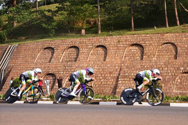 2025 UCI Road World Championships Picture by Zac Williams SWpix.com - 24 09 2025 - Cycling - 2025 UCI Road World Championships - Kigali Convention Centre, Kigali, Rwanda - Team Time Trial Mixed Relay - Brodie Chapman (Australia), Amanda Spratt (Australia), Felicity Wilson-Haffenden (Australia) Copyright: x xSWpix.comx(t axPhotographyxHubxLtd)xZacxWilliams SWpix.comx SWP-3030-6479