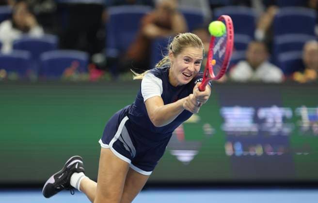 (250924) -- BEIJING, Sept. 24, 2025 -- Anastasia Zakharova returns a shot during the women s singles first round match between Anastasia Zakharova of Russia and Zhang Shuai of China at 2025 China Open tennis tournament in Beijing, China, Sept. 24, 2025. ) (SP)CHINA-BEIJING-TENNIS-CHINA OPEN-WOMEN S SINGLES-FIRST ROUND (CN) BaixXuefei 