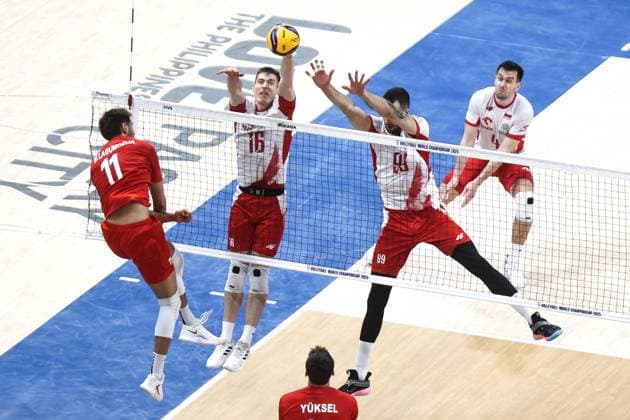 2025.09.24 Pasay City Manila siatkowka mezczyn Mistrzostwa Swiata FIVB 2025 Polska - Turcja N z KAMIL SEMENIUK NORBERT HUBER MARCIN KOMENDA Foto Szymon Gorski PressFocus 2025.09.24 Pasay City Manila Volleyball men FIVB Men s World Championship, WM, Weltmeisterschaft 2025 quarterfinal match Poland v Turkiye Polska - Turcja FIVB Men s World Championship 2025 Poland - Turkey quarter finals cwiercfinal Wilredo Leon Bartosz Kurek radosc zwyciestwo winner win Credit: Szymon Gorski PressFocus NEWSPIX.PL --- newspix.pl 