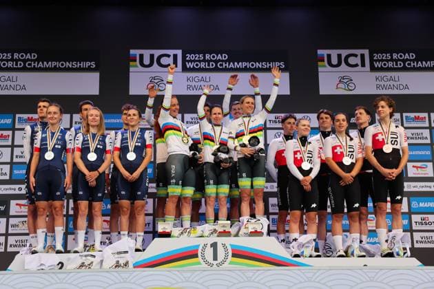 2025 UCI Road World Championships Picture by Alex Whitehead SWpix.com - 24 09 2025 - Cycling - 2025 UCI Road World Championships - Kigali Convention Centre, Kigali, Rwanda - Team Time Trial Mixed Relay Podium - Felicity Wilson-Haffenden, Amanda Spratt, Brodie Chapman, Jay Vine, Lucas Plapp, Michael Matthews (Australia) receiving the Gold Medal to become World Champion with Maeva Squiban, Juliette Labous, Cedrine Kerbaol, Pavel Sivakov, Paul Seixas, Bruno Armirail (France) receiving the Silver Medal and Noemi Ruegg, Marlen Reusser, Jasmin Liechti, Mauro Schmid, Stefan Kung, Jan Christen (Switzerland) receiving the Bronze Medal Copyright: x xSWpix.comx(t axPhotographyxHubxLtd)xAlexxWhitehead SWpix.comx SWP-3030-6510