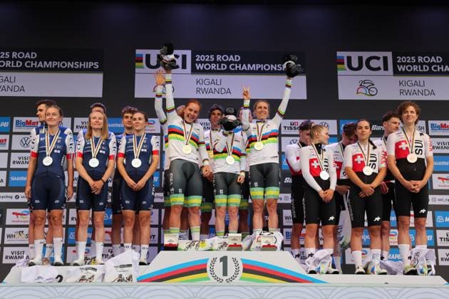 2025 UCI Road World Championships Picture by Alex Whitehead SWpix.com - 24 09 2025 - Cycling - 2025 UCI Road World Championships - Kigali Convention Centre, Kigali, Rwanda - Team Time Trial Mixed Relay Podium - Felicity Wilson-Haffenden, Amanda Spratt, Brodie Chapman, Jay Vine, Lucas Plapp, Michael Matthews (Australia) receiving the Gold Medal to become World Champion with Maeva Squiban, Juliette Labous, Cedrine Kerbaol, Pavel Sivakov, Paul Seixas, Bruno Armirail (France) receiving the Silver Medal and Noemi Ruegg, Marlen Reusser, Jasmin Liechti, Mauro Schmid, Stefan Kung, Jan Christen (Switzerland) receiving the Bronze Medal Copyright: x xSWpix.comx(t axPhotographyxHubxLtd)xAlexxWhitehead SWpix.comx SWP-3030-6511