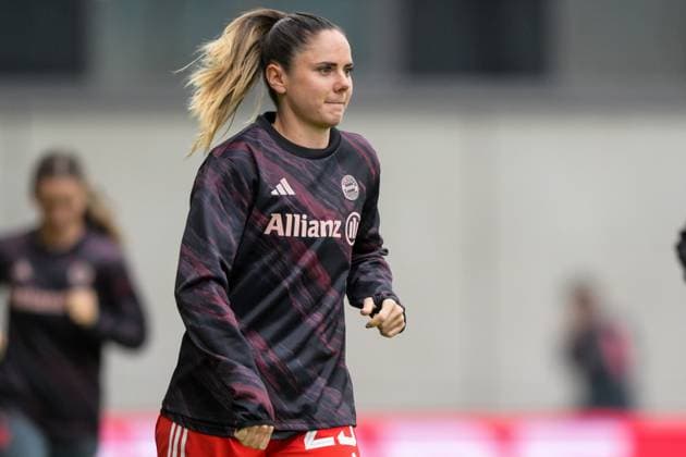 Soccer, Google Pixel Womens Bundesliga, 20250923, FC Bayern Munich SC Freiburg In the picture Sarah ZADRAZIL Bavaria, 25 warm-up portrait upper body half figure cropped single motif Munich FC Bayern Campus Bayern Germany Copyright: Passion2Press MarkusxFischerx