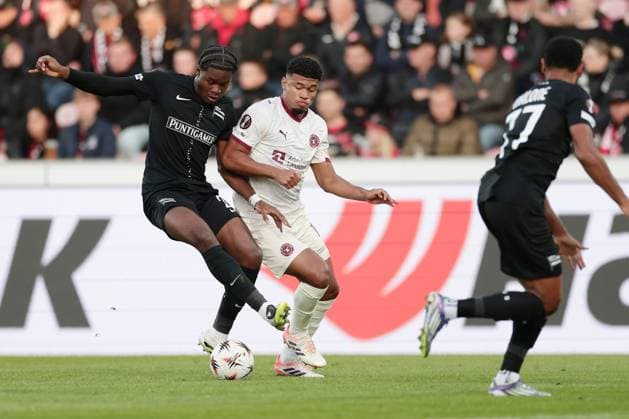 SOCCER - UEFA EL, Midtjylland vs Sturm HERNING,DENMARK,24.SEP.25 - SOCCER - UEFA Europa League, FC Midtjylland vs SK Sturm Graz. Image shows Tochi Chukwuani (Sturm) and Pedro Bravo (Midtjylland).  GEPAxpictures xMatthiasxTrinkl