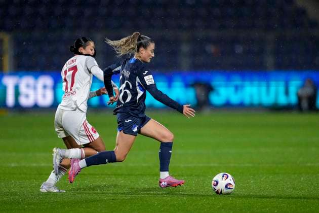 v li Selma Licina FCN, 17 , Janna Grimm TSG, 26 , duel, duel, tackle, tackling, dynamics, action, action, 24 09 2025, Sinsheim Hoffenheim Germany , Football, Google Pixel Women Bundesliga, TSG 1899 Hoffenheim 1 FC Nürnberg, DFB DFL REGULATIONS PROHIBIT ANY USE OF PHOTOGRAPHS AS IMAGE SEQUENCES AND OR QUASI VIDEO xozx