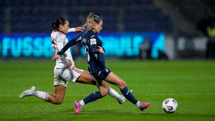 v li Selma Licina FCN, 17 , Janna Grimm TSG, 26 , duel, duel, tackle, tackling, dynamics, action, action, 24 09 2025, Sinsheim Hoffenheim Germany , Football, Google Pixel Women Bundesliga, TSG 1899 Hoffenheim 1 FC Nürnberg, DFB DFL REGULATIONS PROHIBIT ANY USE OF PHOTOGRAPHS AS IMAGE SEQUENCES AND OR QUASI VIDEO xozx