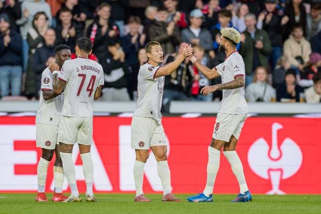 SOCCER - UEFA EL, Midtjylland vs Sturm HERNING,DENMARK,24.SEP.25 - SOCCER - UEFA Europa League, FC Midtjylland vs SK Sturm Graz. Image shows the rejoicing of FC Midtjylland.  GEPAxpictures xMatthiasxTrinkl