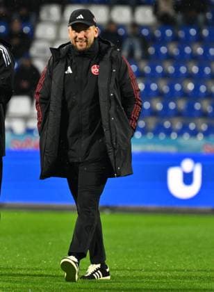 24 09 2025 Soccer Season 2025 2026 1 Google Pixel Women Bundesliga 04 Matchday TSG Hoffenheim 1 FC Nürnberg FCN Club Clubfrauen Sportfoto Zink xwoxzix Thomas Oostendorp Coach 1 FC Nürnberg FCN