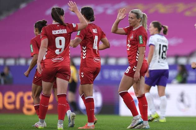 Soccer Google Pixel Womens Bundesliga Season 2025 2026 4 Matchday SGS Essen 1 FC Köln on 24 09 2025 at Stadion an der Hafenstraße in Essen Sandra Maria Jessen 1 FC Köln , right is happy about the 0 2 Adriana Achcinski 1 FC Köln , left DFB regulations prohibit any use of photographs as image sequences and or quasi video Nordrhein Westfalen Germany