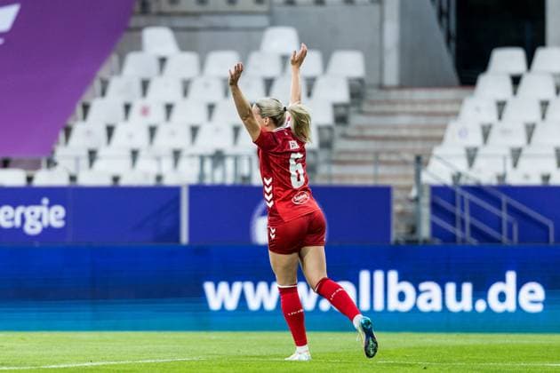 GOOGLE PIXEL Womens Bundesliga, SGS Essen 1 FC Köln 24 09 2025 Cheering for 0 1 by Sandra Jessen 1 FC Köln, 6 , Goal, Goal celebration GOOGLE PIXEL Womens Bundesliga, SGS Essen 1 FC Köln, Essen, Stadion an der Hafenstrasse on 24 09 2025 DFB REGULATIONS PROHIBIT ANY USE OF PHOTOGRAPHS AS IMAGE SEQUENCES AND OR QUASI VIDEO Copyright: xBEAUTIFULxSPORTS Wunderlx