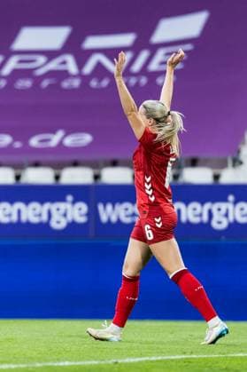 GOOGLE PIXEL Womens Bundesliga, SGS Essen 1 FC Köln 24 09 2025 Cheering for 0 1 by Sandra Jessen 1 FC Köln, 6 , Goal, Goal celebration GOOGLE PIXEL Womens Bundesliga, SGS Essen 1 FC Köln, Essen, Stadion an der Hafenstrasse on 24 09 2025 DFB REGULATIONS PROHIBIT ANY USE OF PHOTOGRAPHS AS IMAGE SEQUENCES AND OR QUASI VIDEO Copyright: xBEAUTIFULxSPORTS Wunderlx