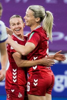 GOOGLE PIXEL Womens Bundesliga, SGS Essen 1 FC Köln 24 09 2025 Cheering for 0 1 by Sandra Jessen 1 FC Köln, 6 , Goal, Goal celebration GOOGLE PIXEL Womens Bundesliga, SGS Essen 1 FC Köln, Essen, Stadion an der Hafenstrasse on 24 09 2025 DFB REGULATIONS PROHIBIT ANY USE OF PHOTOGRAPHS AS IMAGE SEQUENCES AND OR QUASI VIDEO Copyright: xBEAUTIFULxSPORTS Wunderlx