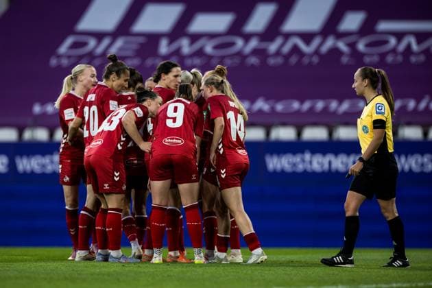 GOOGLE PIXEL Womens Bundesliga, SGS Essen 1 FC Köln 24 09 2025 Cheering for 0 1 by Sandra Jessen 1 FC Köln, 6 , Goal, Goal celebration GOOGLE PIXEL Womens Bundesliga, SGS Essen 1 FC Köln, Essen, Stadion an der Hafenstrasse on 24 09 2025 DFB REGULATIONS PROHIBIT ANY USE OF PHOTOGRAPHS AS IMAGE SEQUENCES AND OR QUASI VIDEO Copyright: xBEAUTIFULxSPORTS Wunderlx