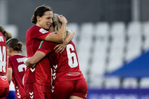 GOOGLE PIXEL Womens Bundesliga, SGS Essen 1 FC Köln 24 09 2025 Cheering for 0 2 by Sandra Jessen 1 FC Köln, 6 , Goal, Goal celebration GOOGLE PIXEL Womens Bundesliga, SGS Essen 1 FC Köln, Essen, Stadion an der Hafenstrasse on 24 09 2025 DFB REGULATIONS PROHIBIT ANY USE OF PHOTOGRAPHS AS IMAGE SEQUENCES AND OR QUASI VIDEO Copyright: xBEAUTIFULxSPORTS Wunderlx