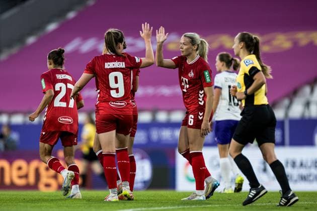 GOOGLE PIXEL Womens Bundesliga, SGS Essen 1 FC Köln 24 09 2025 Cheering for 0 2 by Sandra Jessen 1 FC Köln, 6 , Goal, Goal celebration GOOGLE PIXEL Womens Bundesliga, SGS Essen 1 FC Köln, Essen, Stadion an der Hafenstrasse on 24 09 2025 DFB REGULATIONS PROHIBIT ANY USE OF PHOTOGRAPHS AS IMAGE SEQUENCES AND OR QUASI VIDEO Copyright: xBEAUTIFULxSPORTS Wunderlx