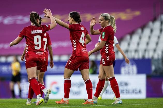 GOOGLE PIXEL Womens Bundesliga, SGS Essen 1 FC Köln 24 09 2025 Cheering for 0 2 by Sandra Jessen 1 FC Köln, 6 , Goal, Goal celebration GOOGLE PIXEL Womens Bundesliga, SGS Essen 1 FC Köln, Essen, Stadion an der Hafenstrasse on 24 09 2025 DFB REGULATIONS PROHIBIT ANY USE OF PHOTOGRAPHS AS IMAGE SEQUENCES AND OR QUASI VIDEO Copyright: xBEAUTIFULxSPORTS Wunderlx