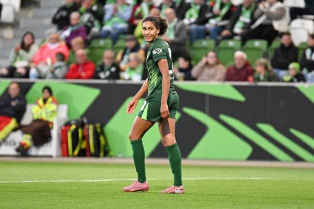 Soccer I Women I Season 2025 2026 I Bundesliga I 4 Matchday I VfL Wolfsburg SV Werder Bremen I 24 09 2025 Cora Zicai 28, VfL Wolfsburg Crop, close-up, portrait, portrait, single photo, single image, body Wolfsburg AOK Stadium Lower Saxony Germany Copyright: xLobeca InesxHähnelx