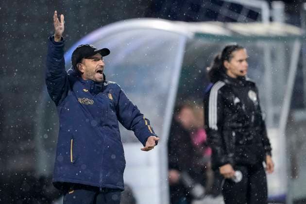 Theodoros Dedes coach, head coach, TSG , gives instructions, gestures, gesticulates with arms, single image, single photo, action, action, 24 09 2025, Sinsheim Hoffenheim Germany , Football, Google Pixel Women Bundesliga, TSG 1899 Hoffenheim 1 FC Nürnberg, DFB DFL REGULATIONS PROHIBIT ANY USE OF PHOTOGRAPHS AS IMAGE SEQUENCES AND OR QUASI VIDEO xozx