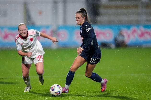v li Aleigh Gambone FCN, 16 , Valesca Ampoorter TSG, 18 , Action, Action, Game scene, 24 09 2025, Sinsheim Hoffenheim Germany , Soccer, Google Pixel Women Bundesliga, TSG 1899 Hoffenheim 1 FC Nürnberg, DFB DFL REGULATIONS PROHIBIT ANY USE OF PHOTOGRAPHS AS IMAGE SEQUENCES AND OR QUASI VIDEO xozx