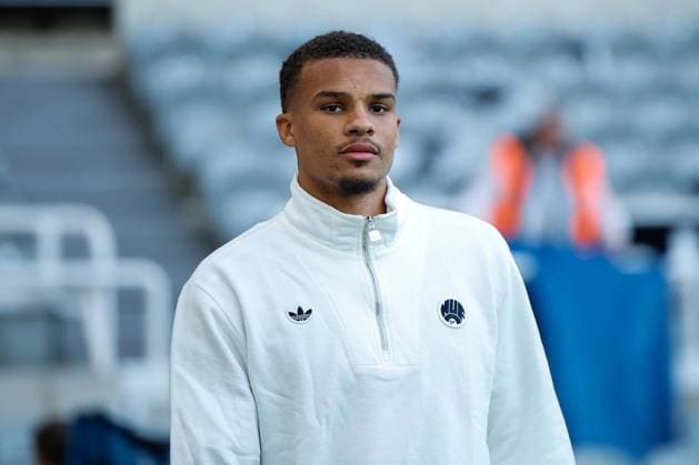 24th September 2025; St James Park, Newcastle, England; Carabao Cup Football, Newcastle United versus Bradford City; Malick Thiaw of Newcastle United Arrives for todays game  CraigxCowan
