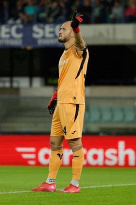 Simone Perilli of Hellas Verona during the Italian Cup round of 16 match between Hellas Verona FC and Venezia FC at the Marcantonio Bentegodi Stadium on 24 September 2025 in Verona, Italy. during Hellas Verona FC vs Venezia FC, Italian football Coppa Italia match in Verona, Italy, September 24 2025  Copyright: xEmanuelexPennacchio IPAxSportx xipa-agency.netx xx IPA_65689127 IPA_Agency_IPA65689127