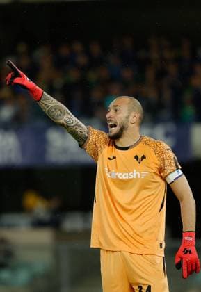 Simone Perilli of Hellas Verona during the Italian Cup round of 16 match between Hellas Verona FC and Venezia FC at the Marcantonio Bentegodi Stadium on 24 September 2025 in Verona, Italy. during Hellas Verona FC vs Venezia FC, Italian football Coppa Italia match in Verona, Italy, September 24 2025  Copyright: xEmanuelexPennacchio IPAxSportx xipa-agency.netx xx IPA_65689146 IPA_Agency_IPA65689146