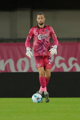 Alessandro Plizzari of Venezia FC during the Italian Cup round of 16 match between Hellas Verona FC and Venezia FC at the Marcantonio Bentegodi Stadium on 24 September 2025 in Verona, Italy. during Hellas Verona FC vs Venezia FC, Italian football Coppa Italia match in Verona, Italy, September 24 2025  Copyright: xEmanuelexPennacchio IPAxSportx xipa-agency.netx xx IPA_65689153 IPA_Agency_IPA65689153